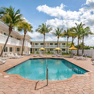 Downtown Hollywood Gardens Inn & Suites